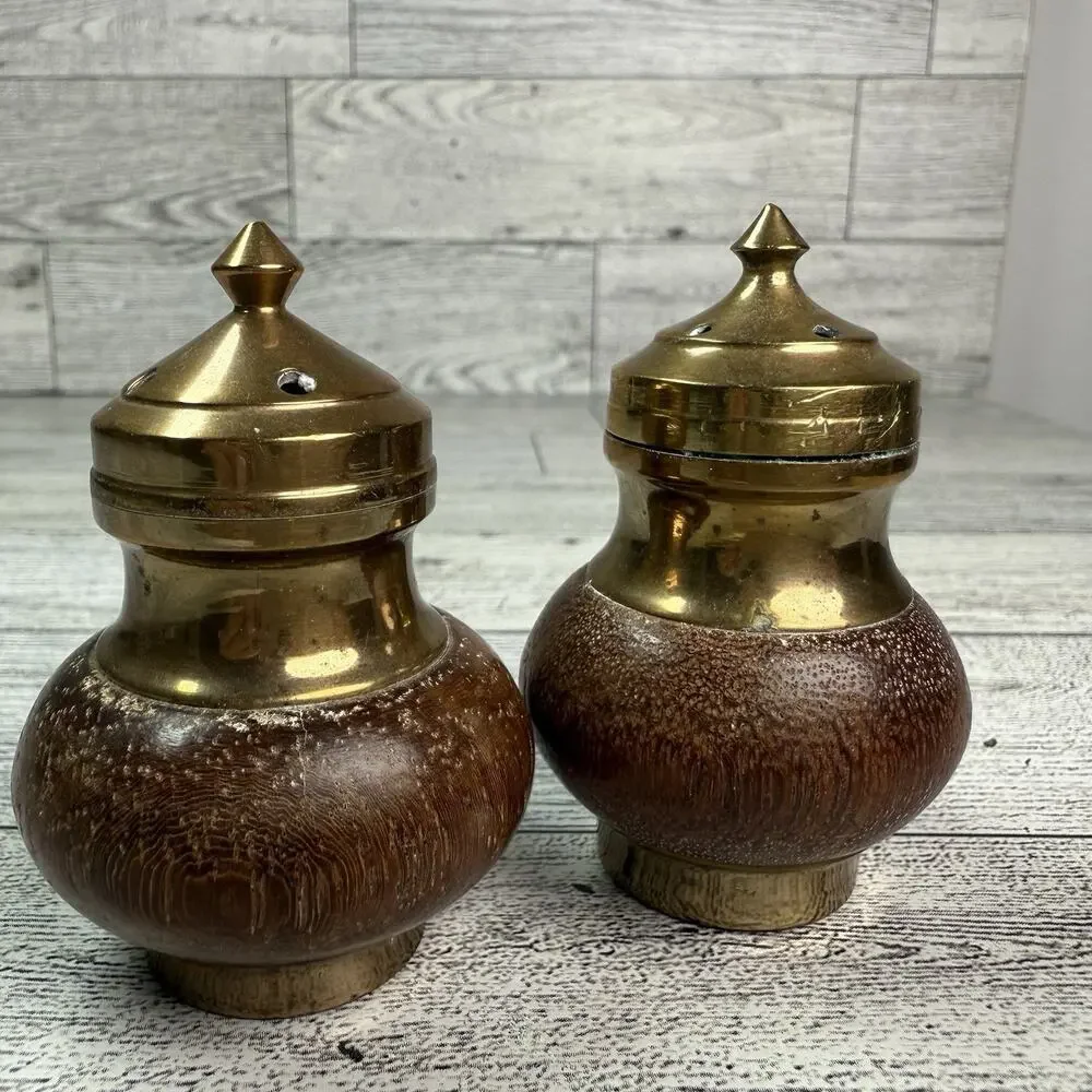 VINTAGE BRASS & WOOD TABLE SALT AND PEPPER SHAKERS Small Size‎ Taiwan Made